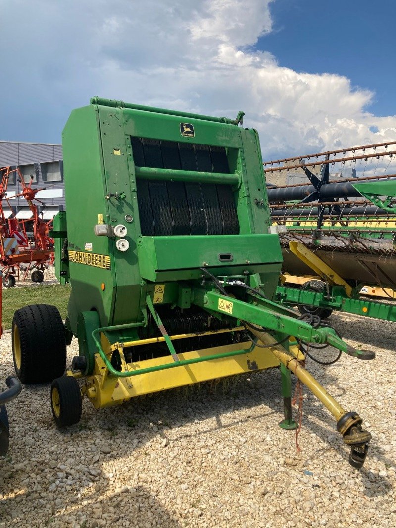 Sonstige Pressen des Typs John Deere 580, Gebrauchtmaschine in Chavornay (Bild 2)