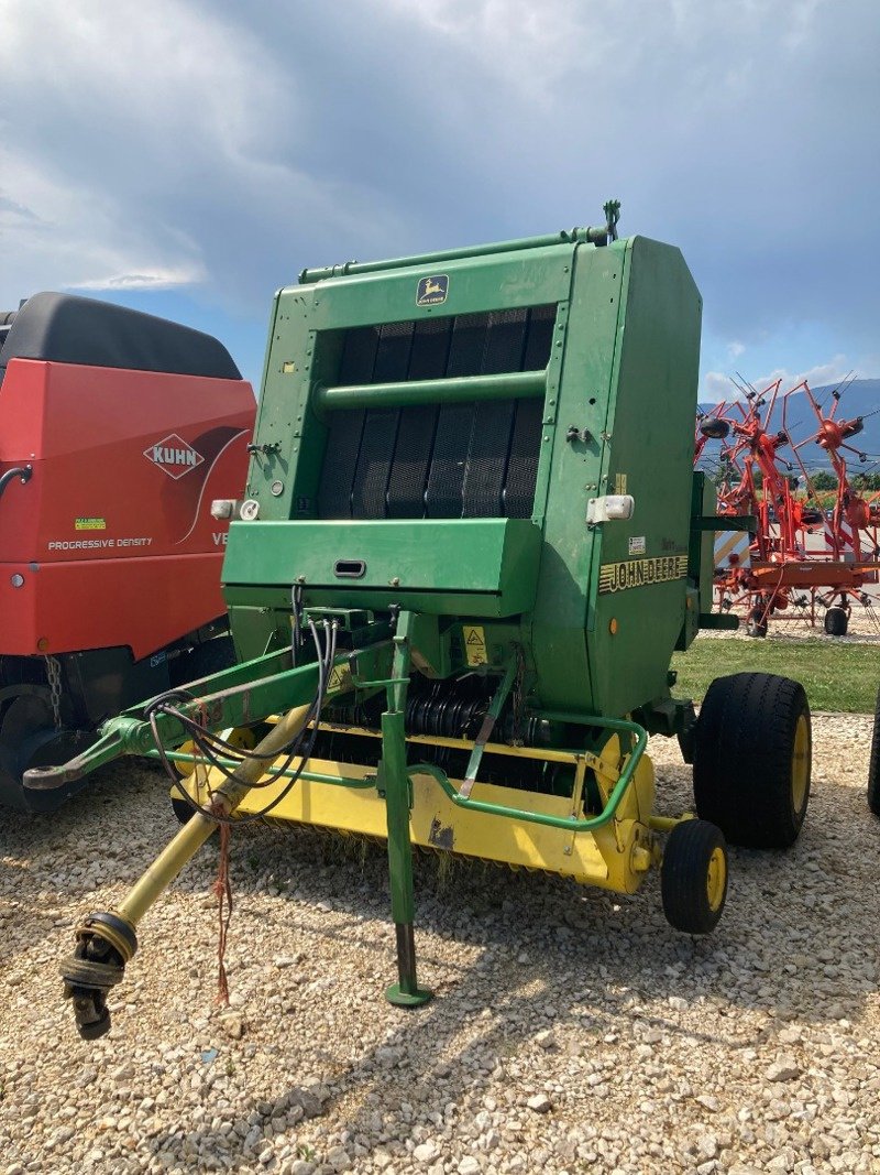 Sonstige Pressen van het type John Deere 580, Gebrauchtmaschine in Chavornay (Foto 1)