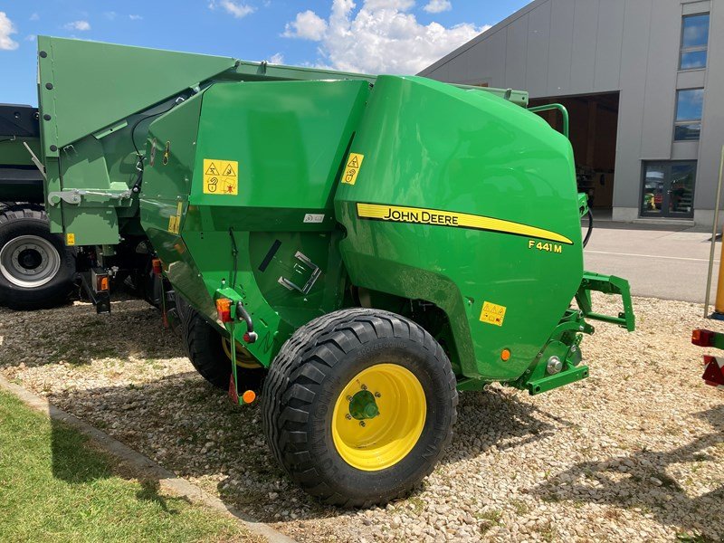 Sonstige Pressen Türe ait John Deere F 441 M, Neumaschine içinde Chavornay (resim 3)