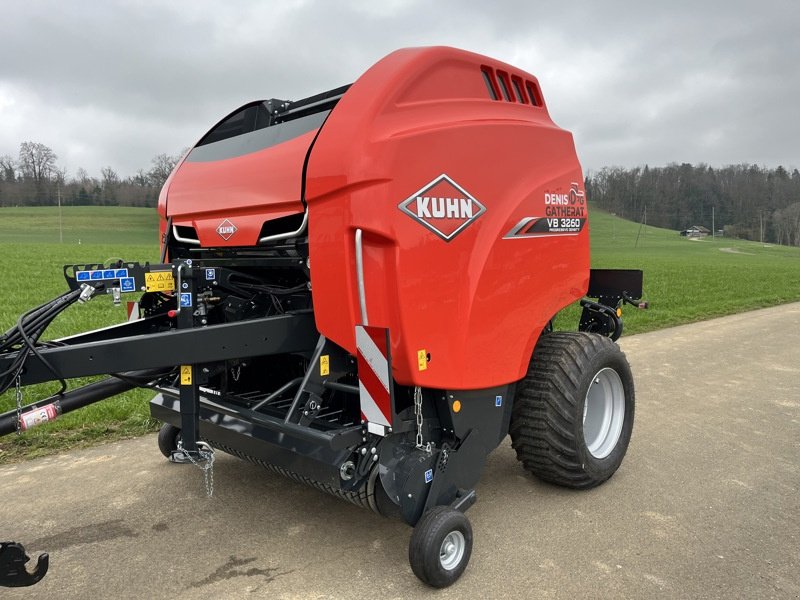 Sonstige Pressen van het type Kuhn VB 3260, Neumaschine in Courtedoux (Foto 1)