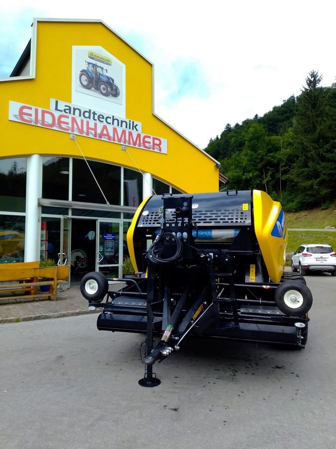 Sonstige Pressen van het type New Holland Rollbaler 125, Neumaschine in Burgkirchen (Foto 1)