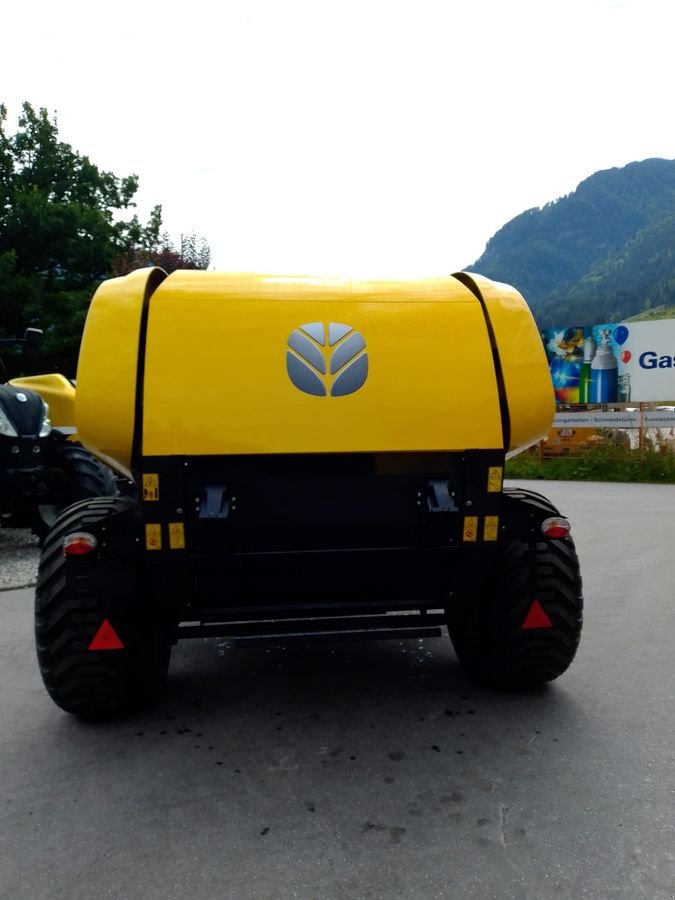 Sonstige Pressen of the type New Holland Rollbaler 125, Neumaschine in Burgkirchen (Picture 4)