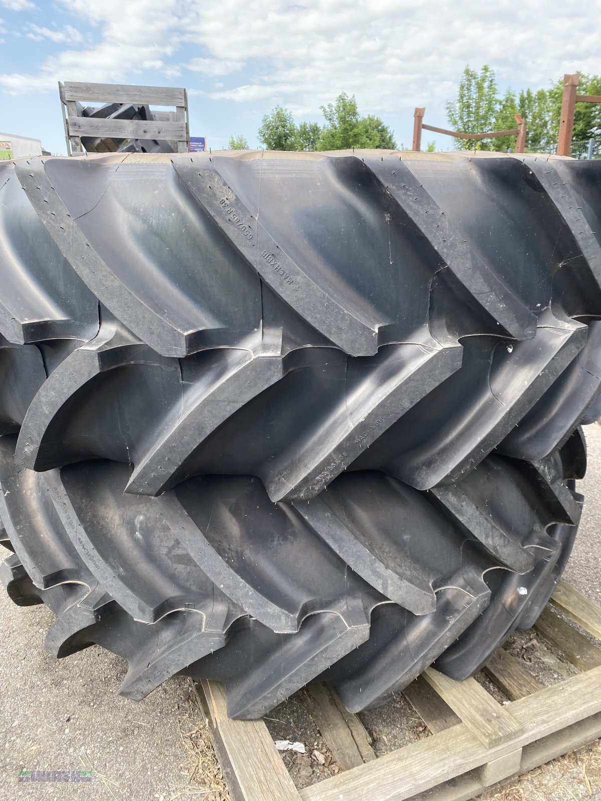 Sonstige Räder & Reifen & Felgen typu Mitas 520/85 R 38 und 420/85 R 28 passend für Deutz-Fahr 6145.4 und 6155 sowie andere Hersteller, Neumaschine v Buchdorf (Obrázek 2)