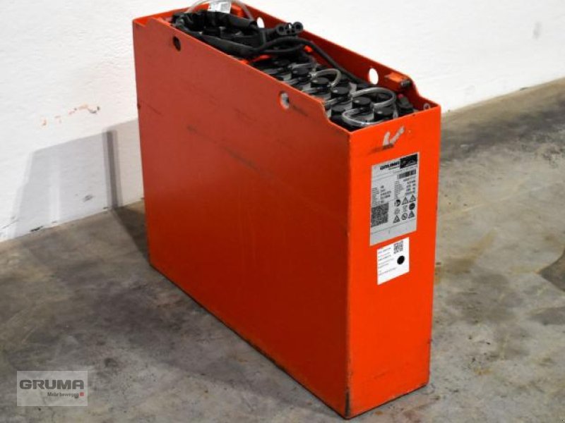 Sonstige Teile от тип Gruma 24 Volt 3 PzS 375 Ah, Gebrauchtmaschine в Friedberg-Derching (Снимка 1)