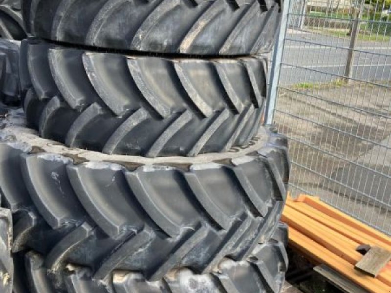 Sonstige Traktoren del tipo CLAAS 440/65R28 480/70R38 ABVERKAUF, Neumaschine en Cham (Imagen 1)