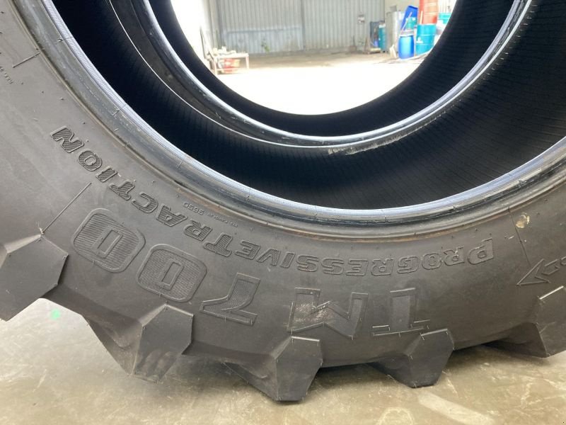 Sonstige Traktoren типа Trelleborg SATZ REIFEN 520/70R38 TB, Neumaschine в Ditzingen-Heimerdingen (Фотография 3)