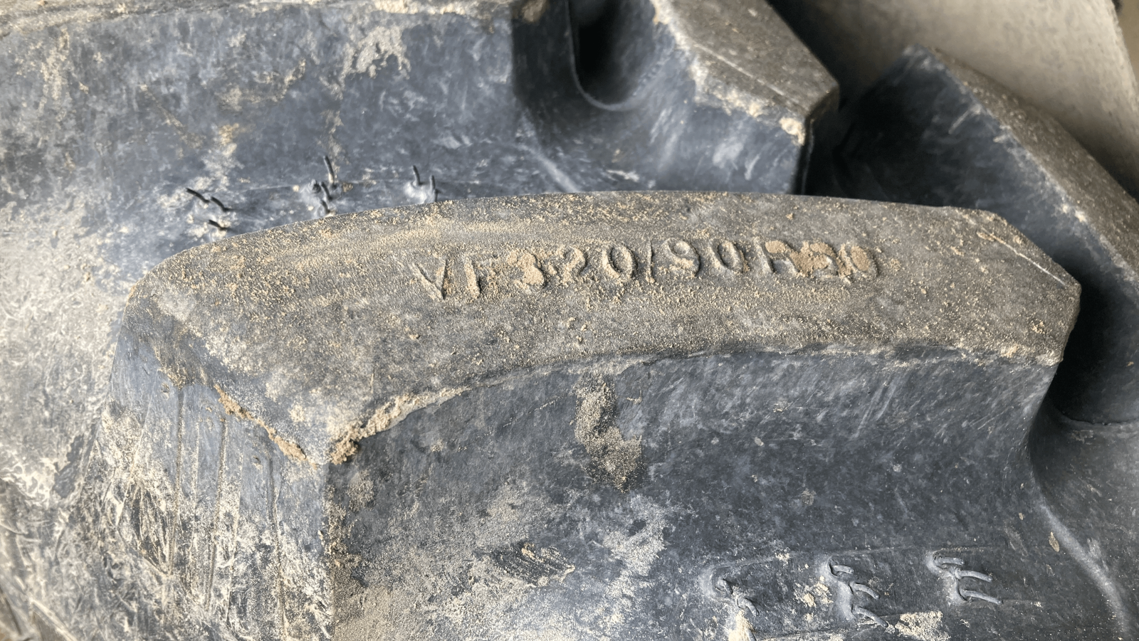 Sonstige Traktorteile van het type BKT PNEUS, Gebrauchtmaschine in TREMEUR (Foto 3)