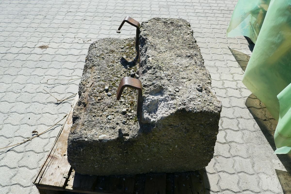 Sonstige Traktorteile van het type Sonstige Beton Heckgewicht ca. 300kg, Gebrauchtmaschine in Villach (Foto 1)