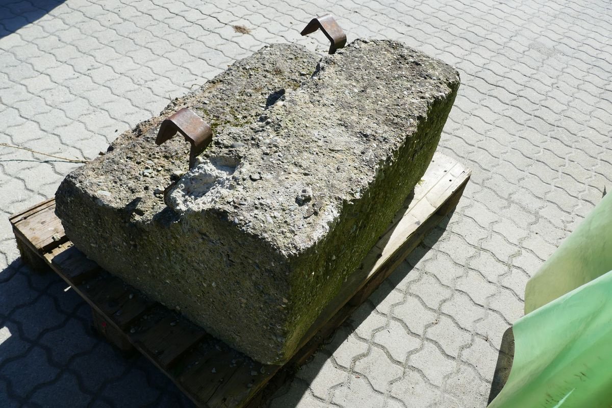 Sonstige Traktorteile typu Sonstige Beton Heckgewicht ca. 300kg, Gebrauchtmaschine v Villach (Obrázok 4)