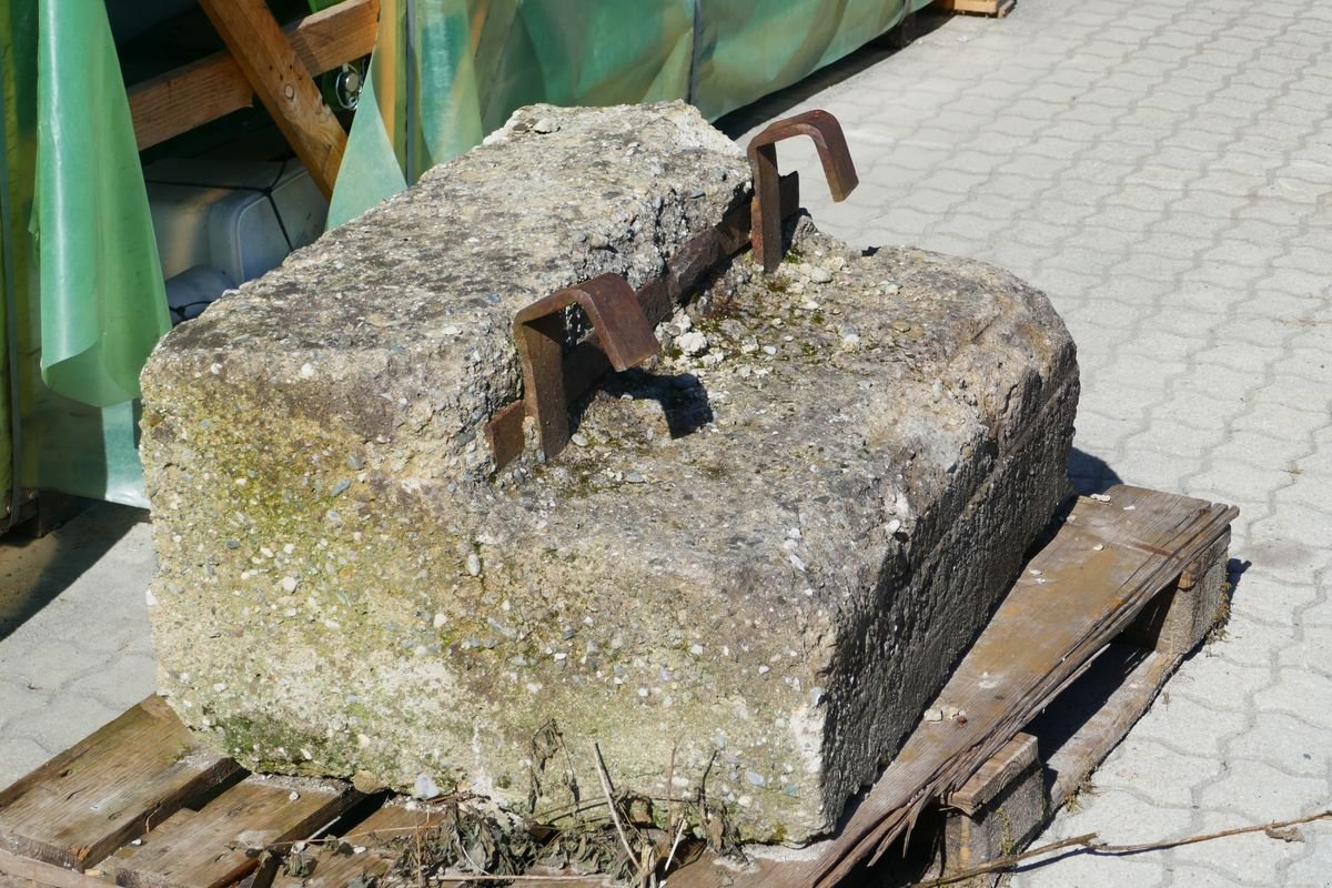 Sonstige Traktorteile типа Sonstige Beton Heckgewicht ca. 300kg, Gebrauchtmaschine в Villach (Фотография 6)