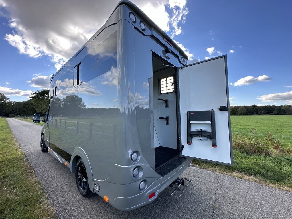 Sonstige Transporttechnik Türe ait Citroen Jumper 2-paards paardenvrachtwagen XXL Black Line edition DEMO!, Gebrauchtmaschine içinde KOOTWIJKERBROEK (resim 10)