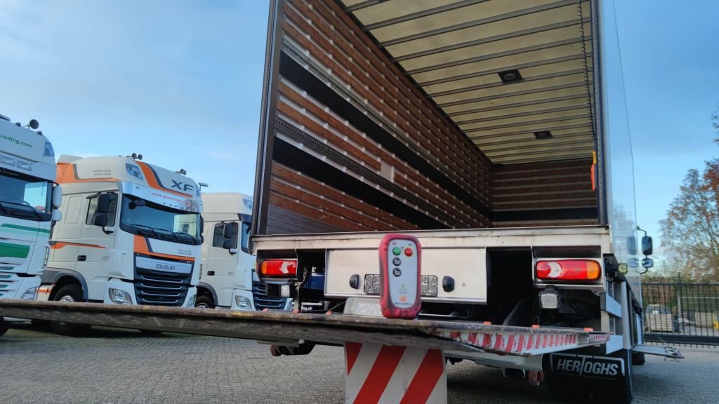 Sonstige Transporttechnik a típus DAF FA CF290 4x2 Spacecab Euro6 - GeslotenBak 7.5m + Laadklep 2500KG, Gebrauchtmaschine ekkor: Oud Gastel (Kép 11)