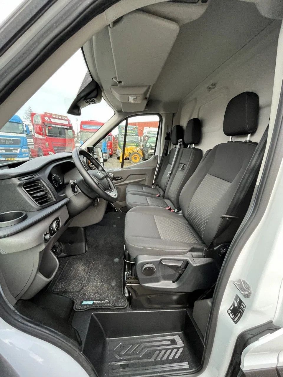 Sonstige Transporttechnik a típus Ford Transit 350 2.0 TDCI L3H2 / Camera / Cruise control / Navi / Air, Gebrauchtmaschine ekkor: Ammerzoden (Kép 11)