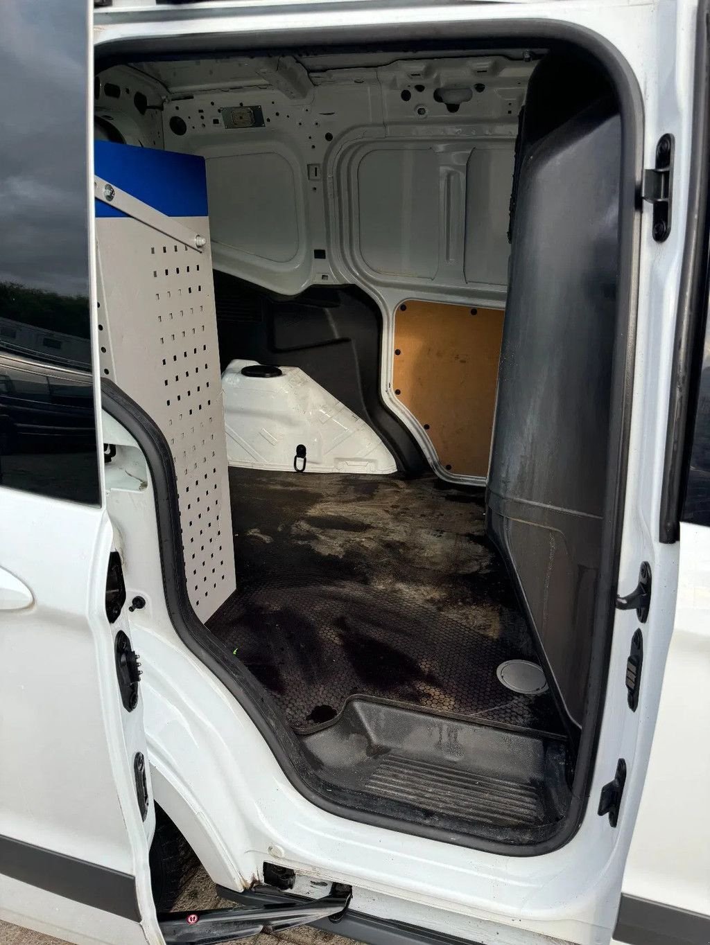 Sonstige Transporttechnik van het type Ford Transit Courier **EURO 5B-55KW-AC-KLIMA**, Gebrauchtmaschine in Kessel (Foto 4)