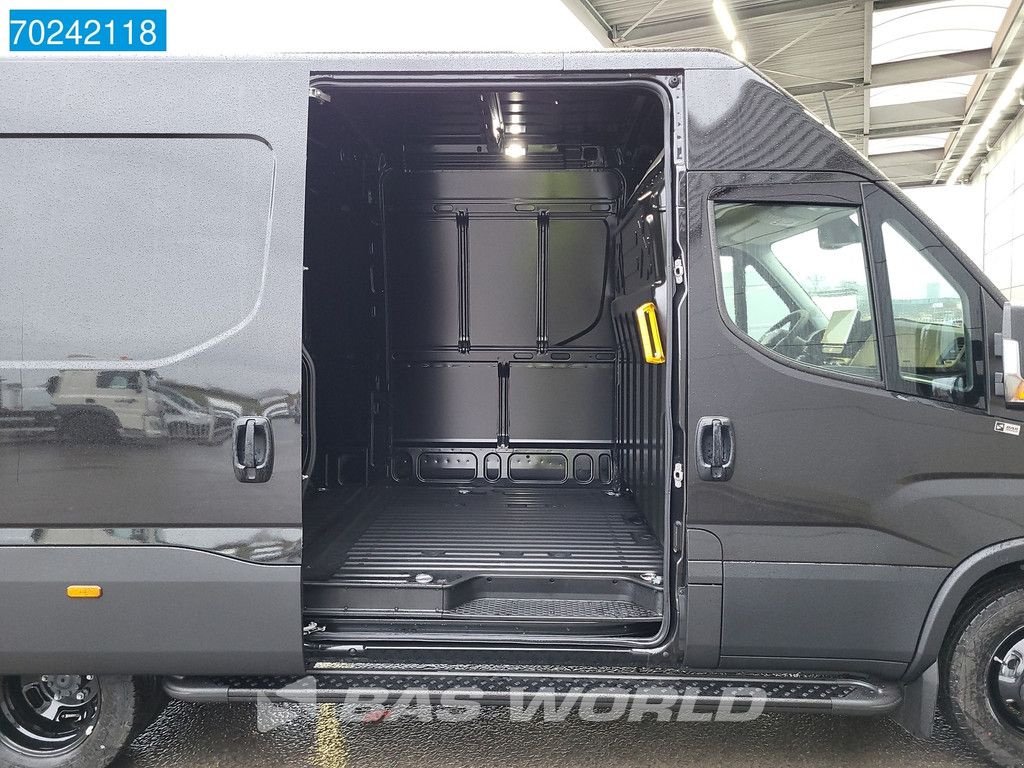 Sonstige Transporttechnik Türe ait Iveco Daily 35C21 210PK 3.0L Black Edition 2025 model ACC LED Camera N, Neumaschine içinde Veghel (resim 9)