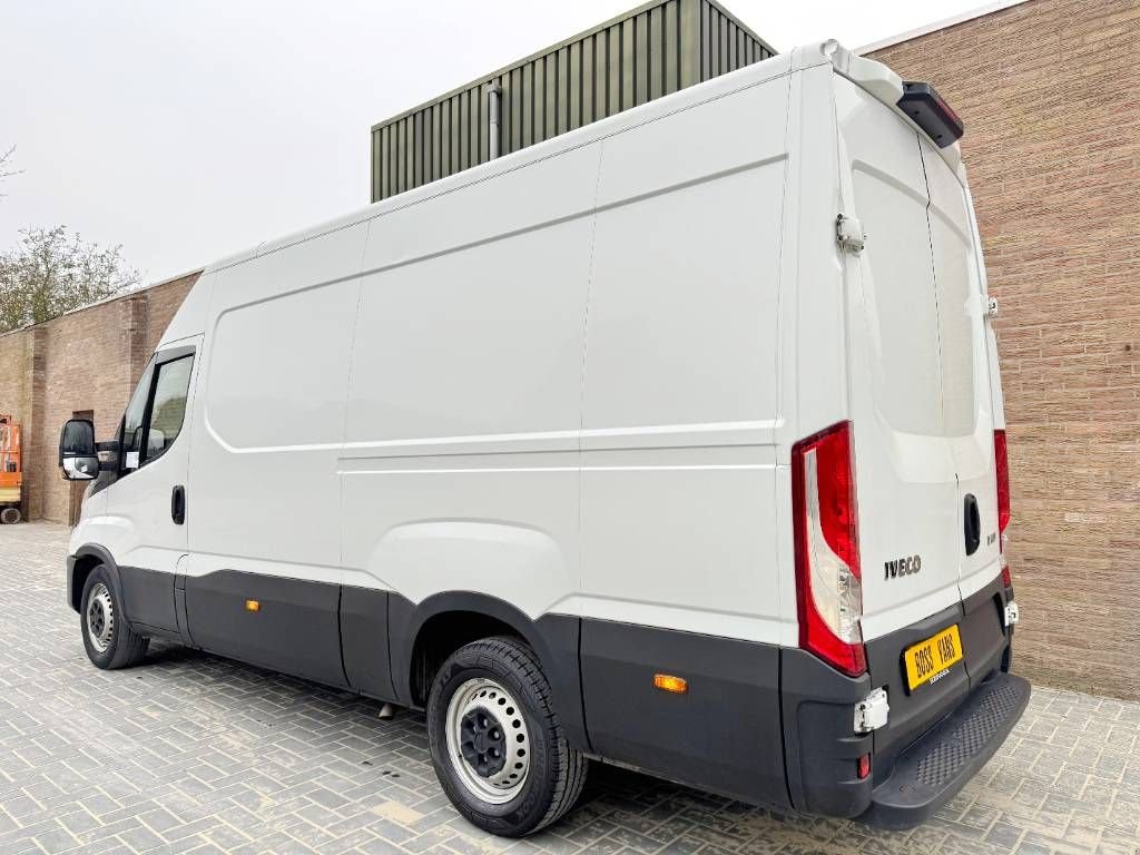 Sonstige Transporttechnik des Typs Iveco Daily 35S14 - L2H2 Climate Cruise Bluetooth 3500kg, Gebrauchtmaschine in Veldhoven (Bild 3)