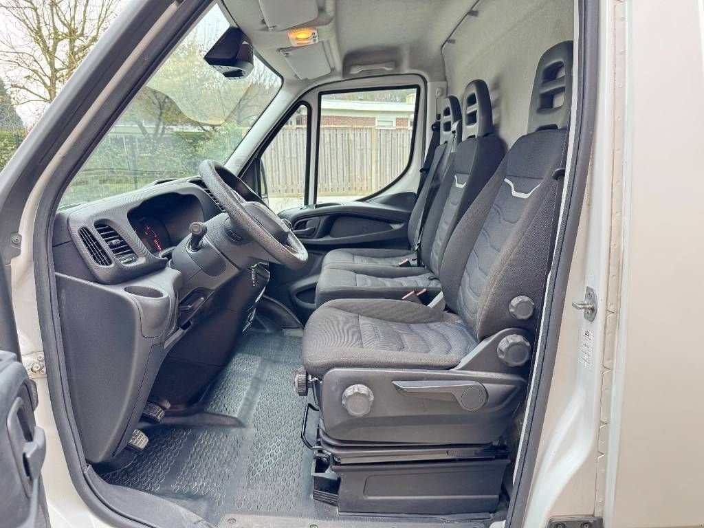 Sonstige Transporttechnik des Typs Iveco Daily 35S14 - L2H2 Climate Cruise Bluetooth 3500kg, Gebrauchtmaschine in Veldhoven (Bild 11)