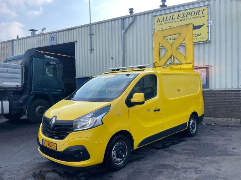 Sonstige Transporttechnik Türe ait Renault Trafic 1.6 dCi Road Sign Convoi Exceptional equipment from 1st o, Gebrauchtmaschine içinde 'S-Hertogenbosch (resim 1)