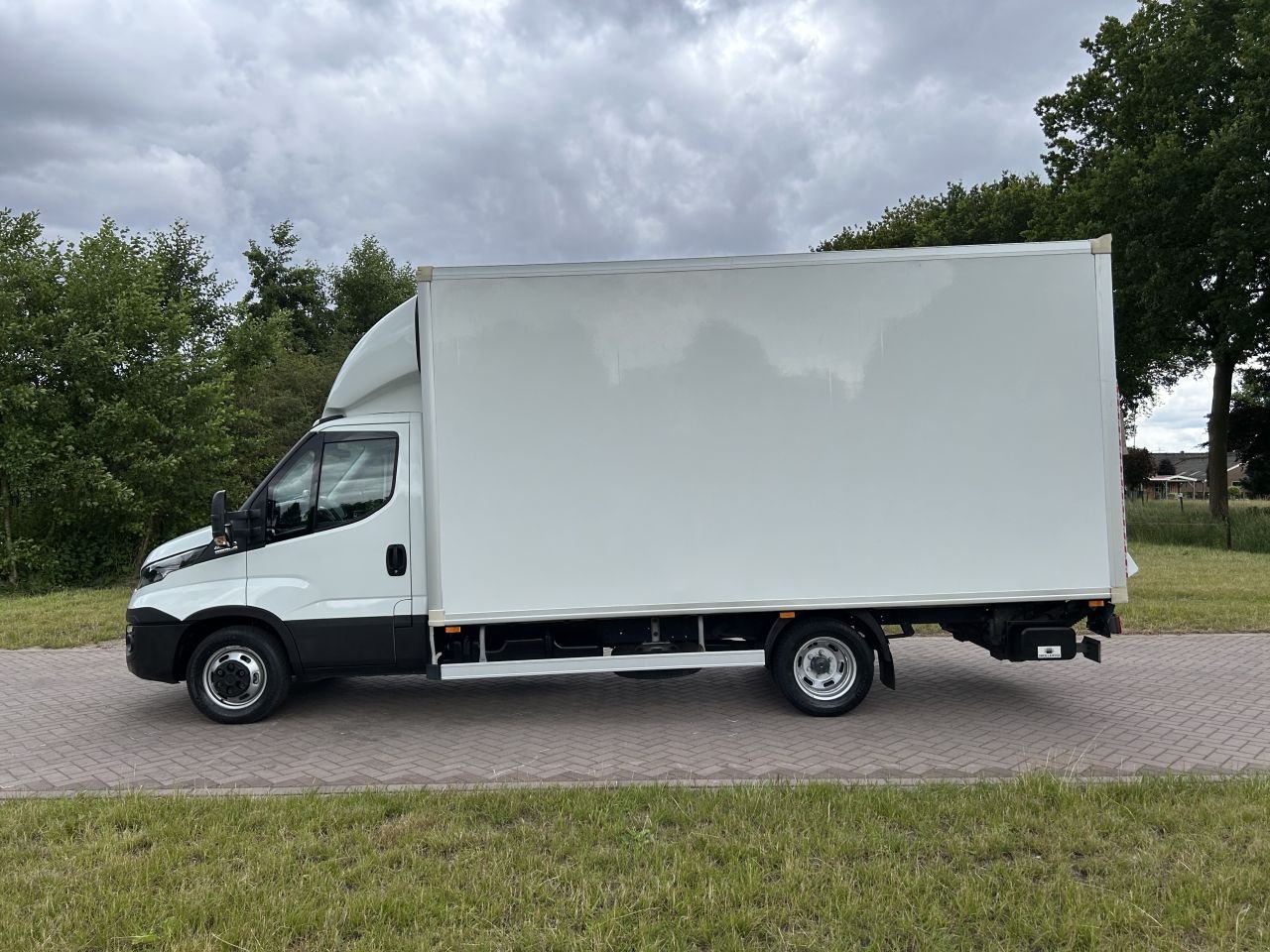 Sonstige Transporttechnik типа Sonstige Iveco Daily 40C18 Bakwagen met laadklep 1000 kg trekhaak, Gebrauchtmaschine в Putten (Фотография 3)