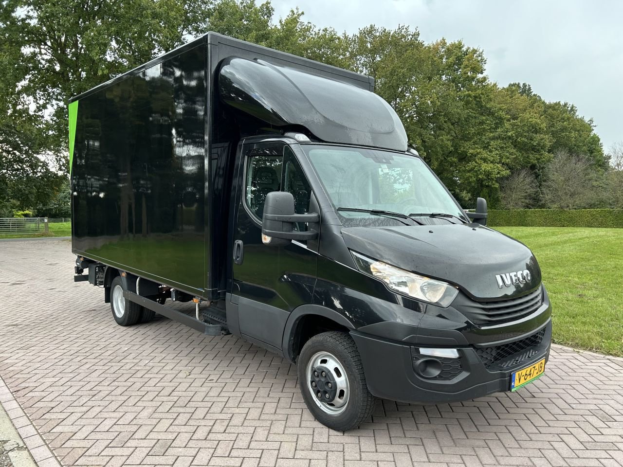 Sonstige Transporttechnik typu Sonstige Iveco Daily 50c15 Bakwagen met laadklep 1000 kg (33) trekh, Gebrauchtmaschine w Putten (Zdjęcie 2)