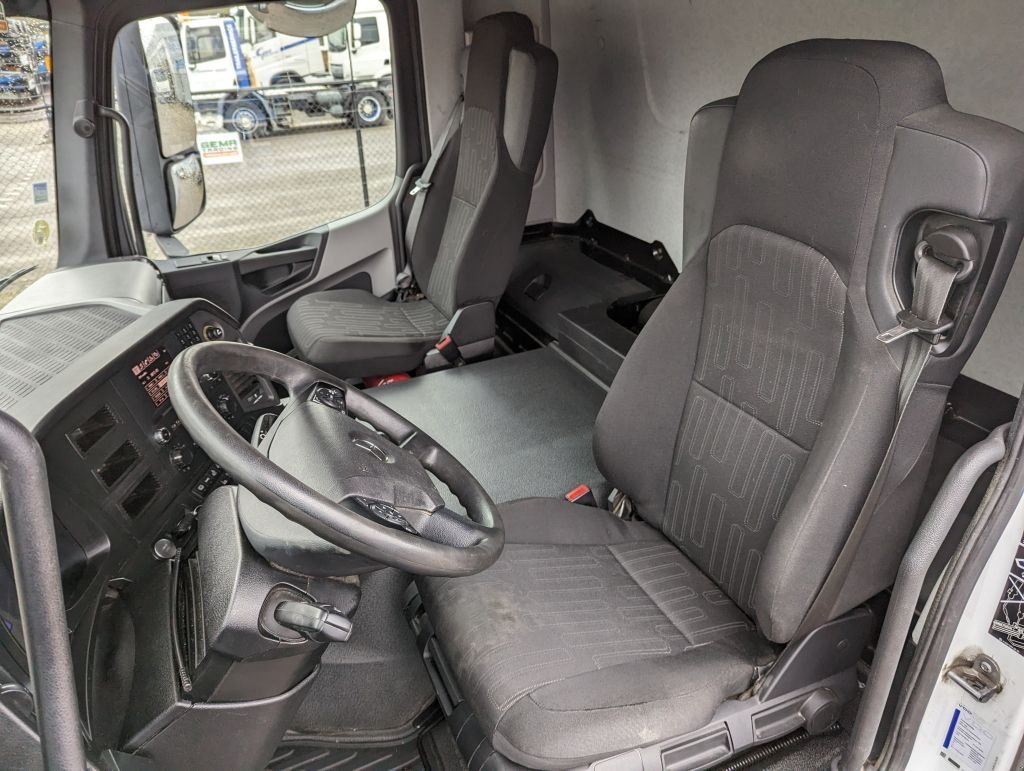 Sonstige Transporttechnik Türe ait Sonstige Mercedes Benz Antos 2832 6x2 Daycab Euro6 - Gesloten Bak 8.40M. - Achtersluitk, Gebrauchtmaschine içinde Oud Gastel (resim 7)