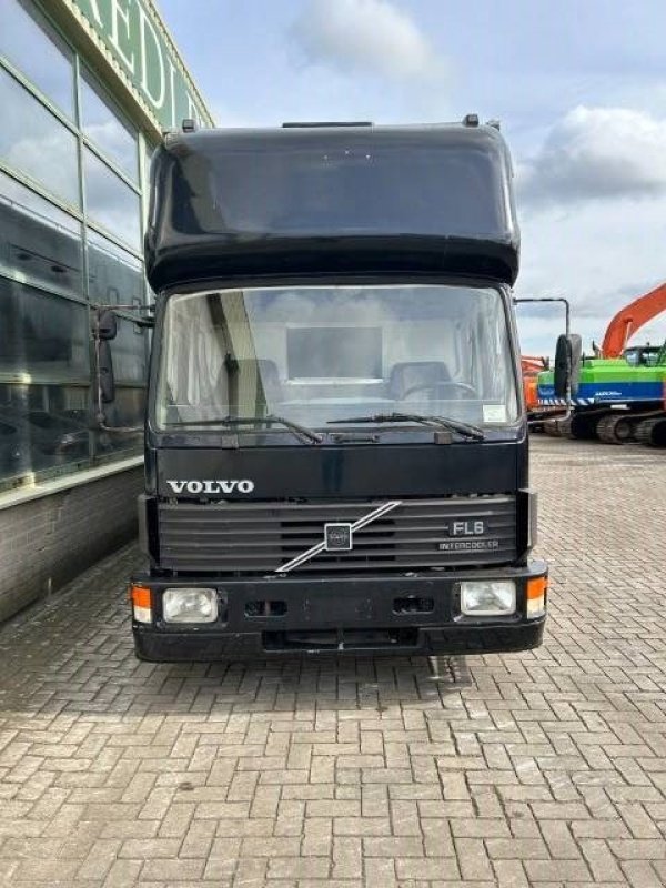 Sonstige Transporttechnik a típus Volvo FL 6 4x2 140 Pferdetransporter, Gebrauchtmaschine ekkor: Roosendaal (Kép 4)