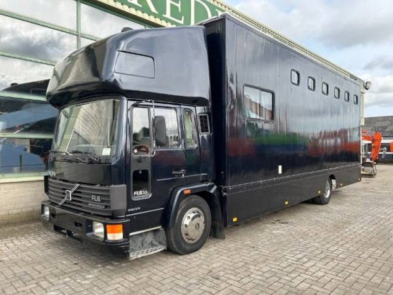 Sonstige Transporttechnik du type Volvo FL 6 4x2 140 Pferdetransporter, Gebrauchtmaschine en Roosendaal (Photo 2)