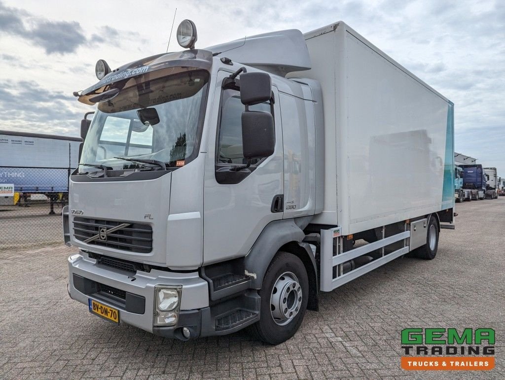 Sonstige Transporttechnik типа Volvo FL280 4x2 SleepCab 16T Euro5 6CIL - 5.60m GeslotenBak + Laadklep, Gebrauchtmaschine в Oud Gastel (Фотография 1)