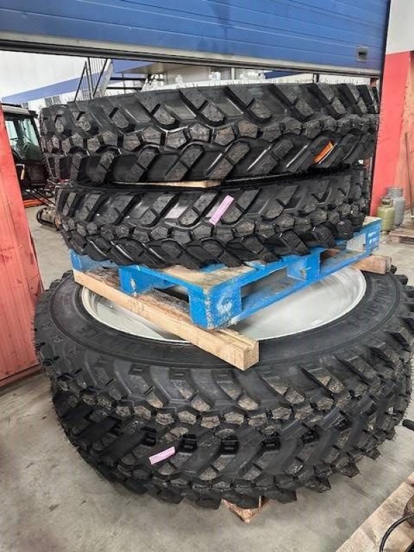 Sonstiges Traktorzubehör от тип Alliance 270/95R54 + 270/95 R38 VF banden 2.25m en 1.50m, Neumaschine в Marknesse (Снимка 4)