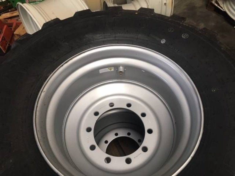 Sonstiges Traktorzubehör tipa BKT 650/55 R26.5 FL 630 op velg, Gebrauchtmaschine u Marknesse (Slika 4)