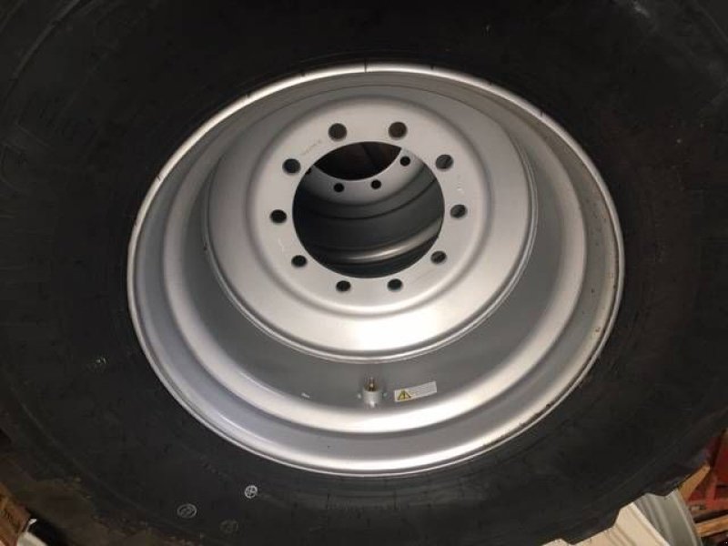 Sonstiges Traktorzubehör des Typs BKT 650/55 R26.5 FL 630 op velg, Gebrauchtmaschine in Marknesse (Bild 3)