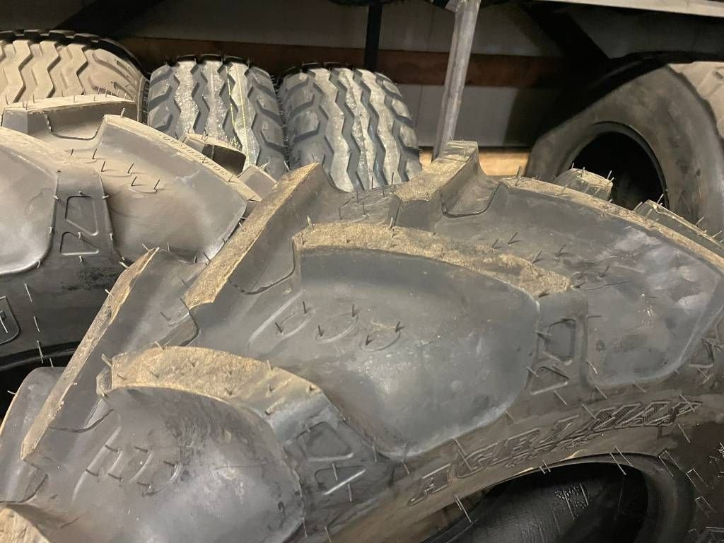 Sonstiges Traktorzubehör tipa BKT Agrimax RT 765 300/70 R20, Gebrauchtmaschine u Borne (Slika 2)