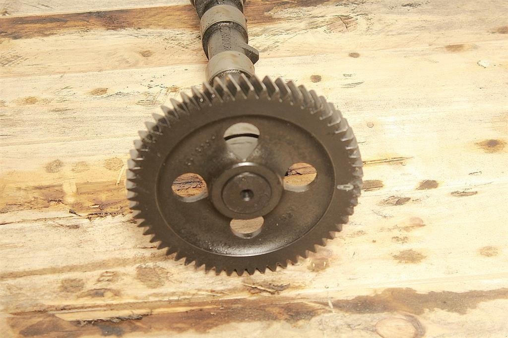 Sonstiges Traktorzubehör Türe ait CLAAS Ares 697 ATZ Knastaksel / Camshaft, Gebrauchtmaschine içinde Viborg (resim 4)