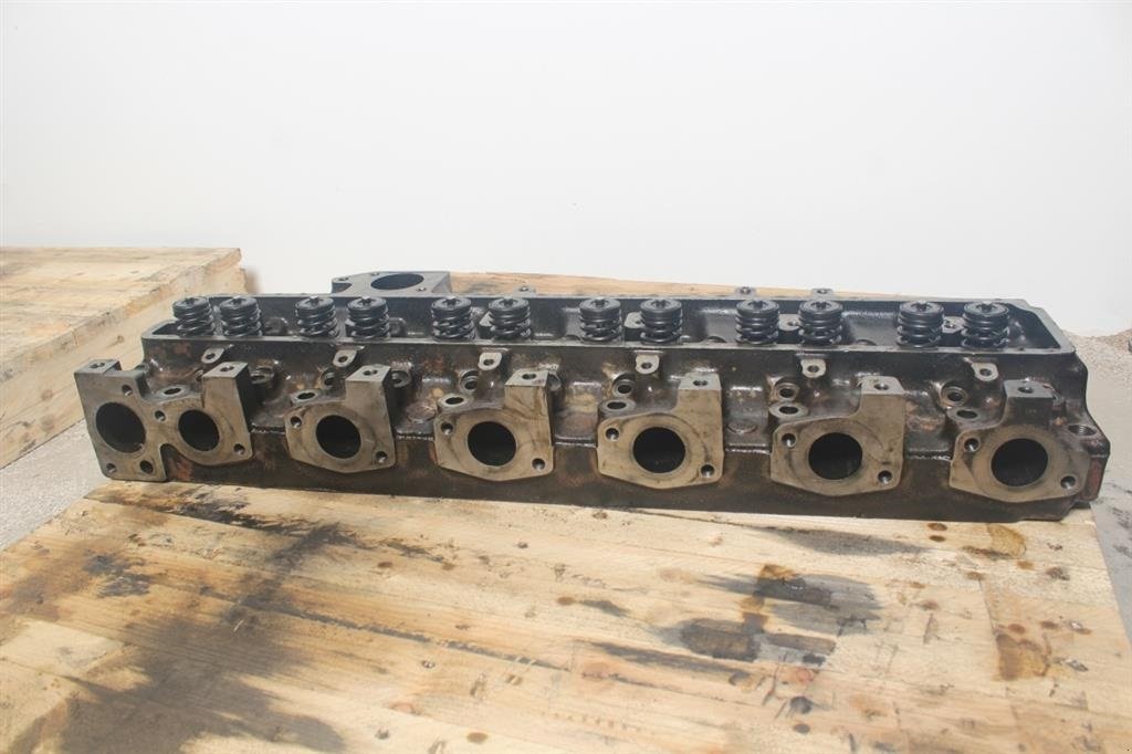 Sonstiges Traktorzubehör от тип CLAAS Ares 697 Topstykke / Cylinder Head, Gebrauchtmaschine в Viborg (Снимка 3)