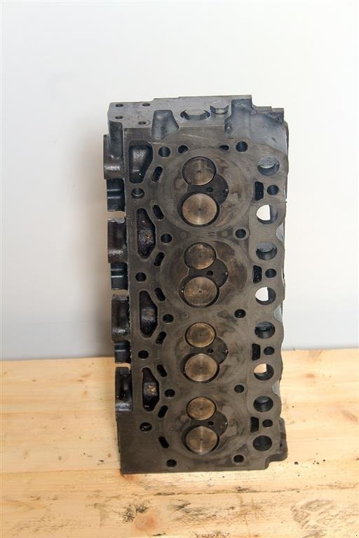 Sonstiges Traktorzubehör Türe ait CLAAS Scorpion 9040 Topstykke / Cylinder Head, Gebrauchtmaschine içinde Viborg (resim 3)