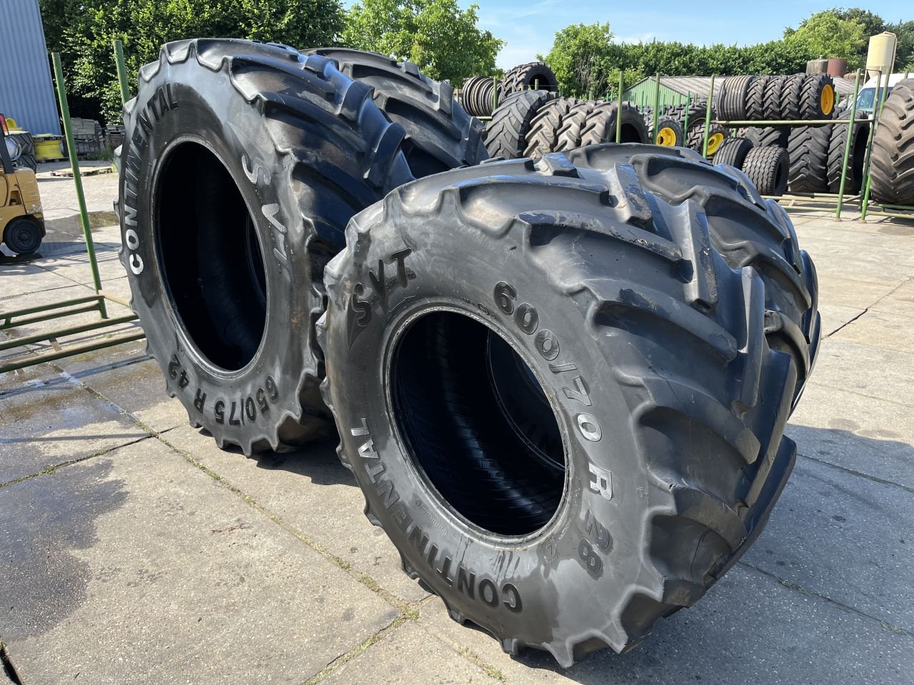 Sonstiges Traktorzubehör tipa Continental 600/70R28 en 650/75R42, Gebrauchtmaschine u Baarle-Nassau (Slika 1)