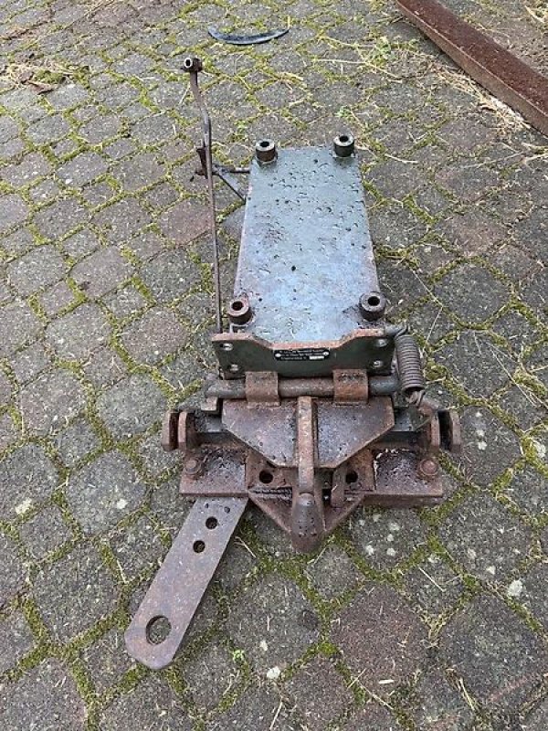 Sonstiges Traktorzubehör des Typs Deutz-Fahr Hitch passend für Deutz 06 -Serie, Gebrauchtmaschine in Steinau  (Bild 1)