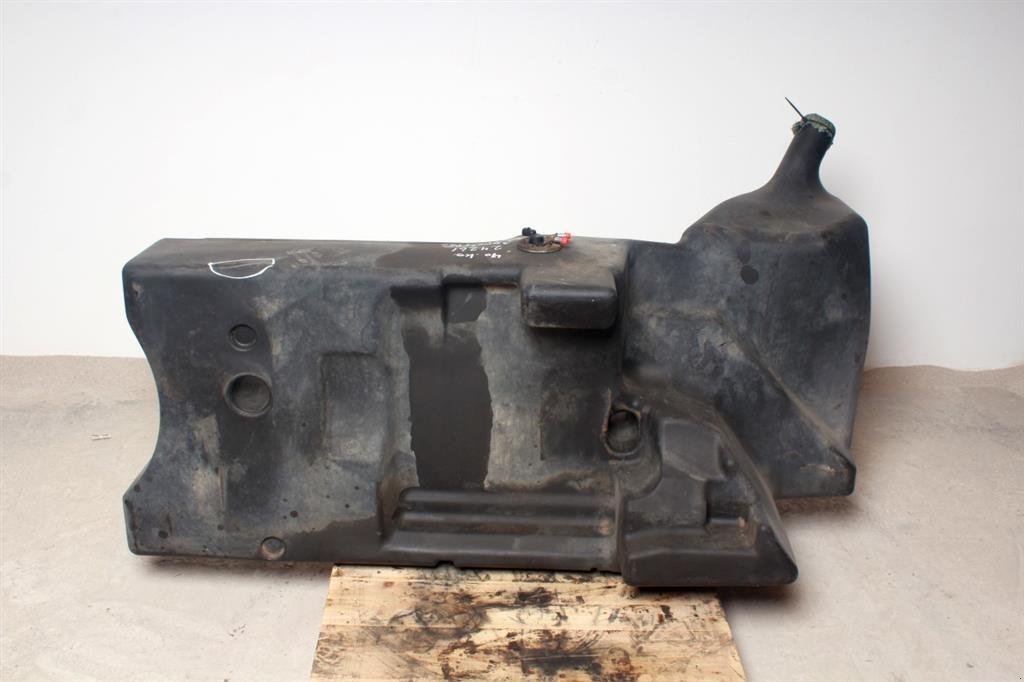 Sonstiges Traktorzubehör del tipo Deutz TTV 1130 Dieseltank / Fuel Tank, Gebrauchtmaschine en Viborg (Imagen 3)