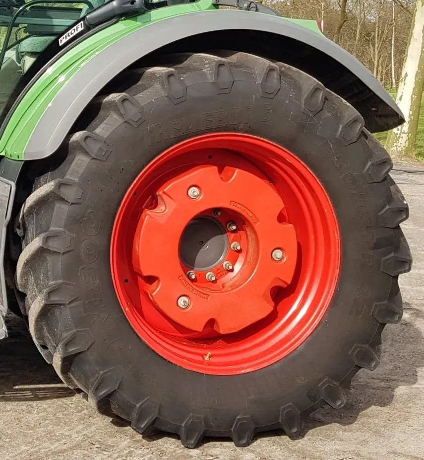 Sonstiges Traktorzubehör des Typs Fendt Wielgewichten 2x 300kg, Gebrauchtmaschine in Bergen op Zoom (Bild 1)