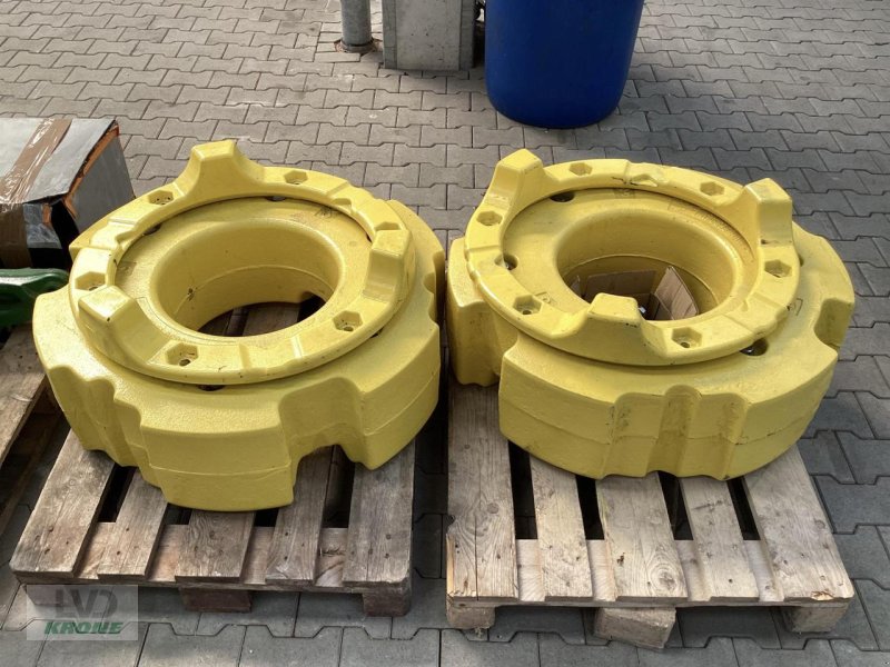 Sonstiges Traktorzubehör типа John Deere 2x 70 + 900 kg, Gebrauchtmaschine в Spelle