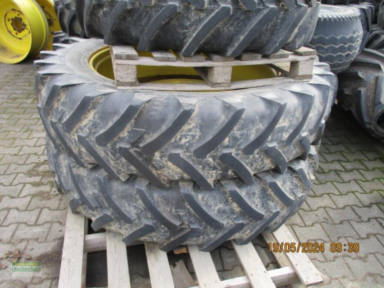 Sonstiges Traktorzubehör tip John Deere 420/80R46  16.9-28, Gebrauchtmaschine in Büren (Poză 2)