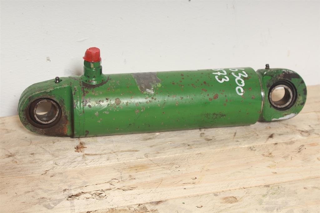 Sonstiges Traktorzubehör от тип John Deere 6300 Venstre Liftcylinder / Left Lift Cylinder, Gebrauchtmaschine в Viborg (Снимка 2)