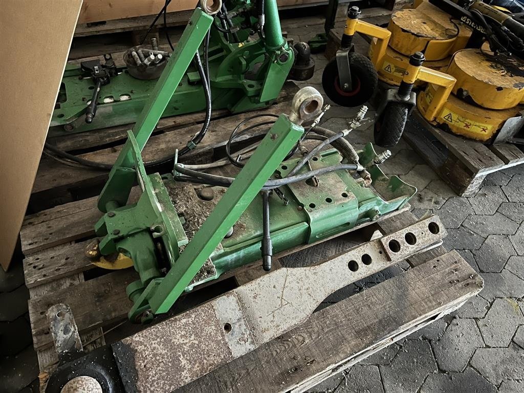 Sonstiges Traktorzubehör van het type John Deere Hitchtræk med hydr. udskud Til følgende model 6330-7230R-8345R (my2010), Gebrauchtmaschine in Nørager (Foto 3)