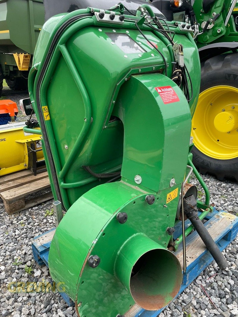 Sonstiges Traktorzubehör tip John Deere Matev Saug-Kehrmaschine mit Schlauch / Räumschild, Gebrauchtmaschine in Wesseling-Berzdorf (Poză 4)