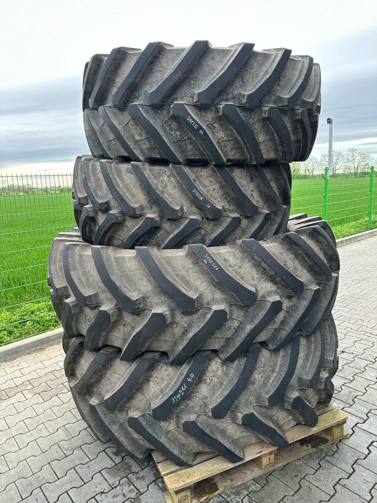 Sonstiges Traktorzubehör типа Massey Ferguson VF600/70R30+VF650/75R42, Gebrauchtmaschine в Hillerse (Фотография 1)