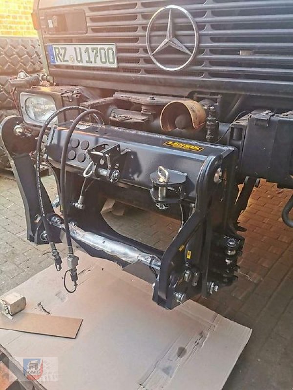 Sonstiges Traktorzubehör van het type Mercedes-Benz Frontkraftheber NEU MB Trac Anbauplatte, Neumaschine in Fitzen (Foto 2)