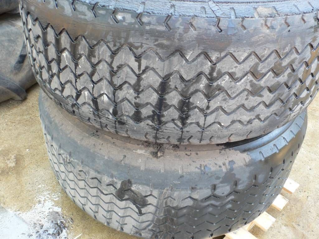 Sonstiges Traktorzubehör типа Michelin 18 R 22.5 gazonbanden + velg, Gebrauchtmaschine в Borne (Фотография 3)