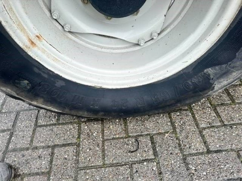 Sonstiges Traktorzubehör Türe ait Michelin 540/65 R34 + 440/65 R24 Gazonbanden valtra, Gebrauchtmaschine içinde Marknesse (resim 9)