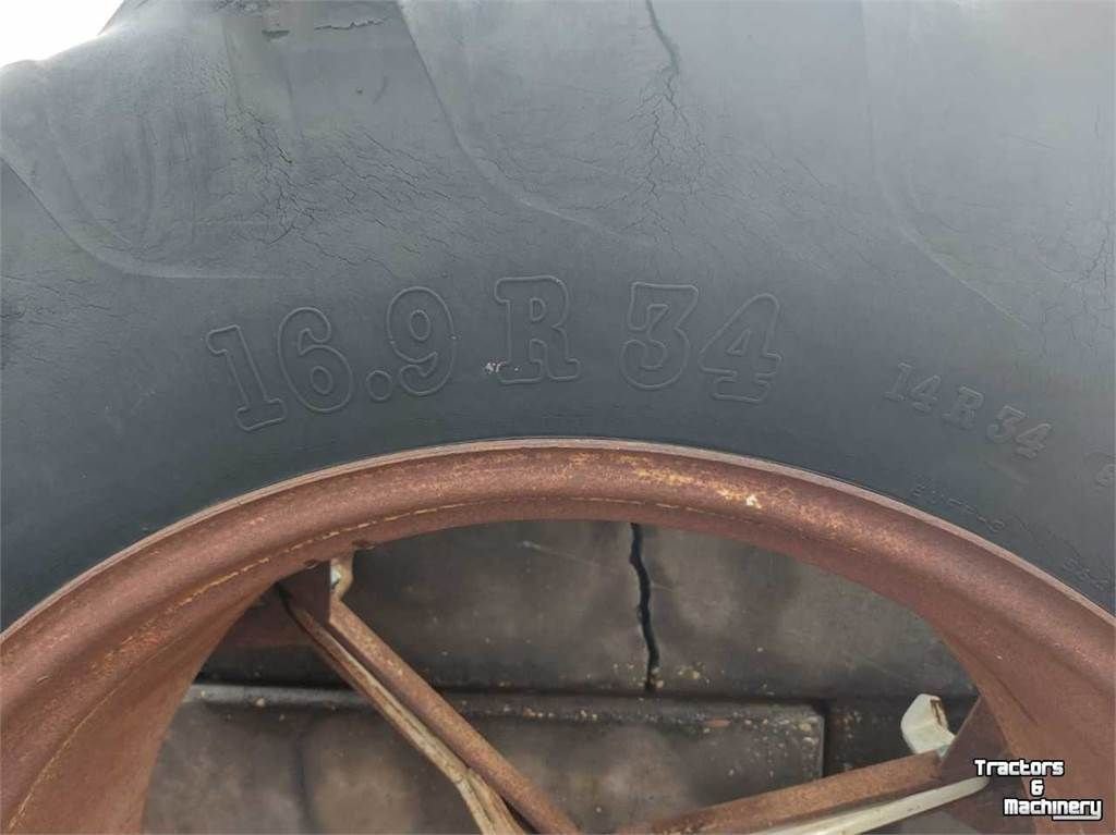 Sonstiges Traktorzubehör типа Sonstige 16934 16.9XR34 Dubbelluchtwielen, Gebrauchtmaschine в Zevenaar (Фотография 6)