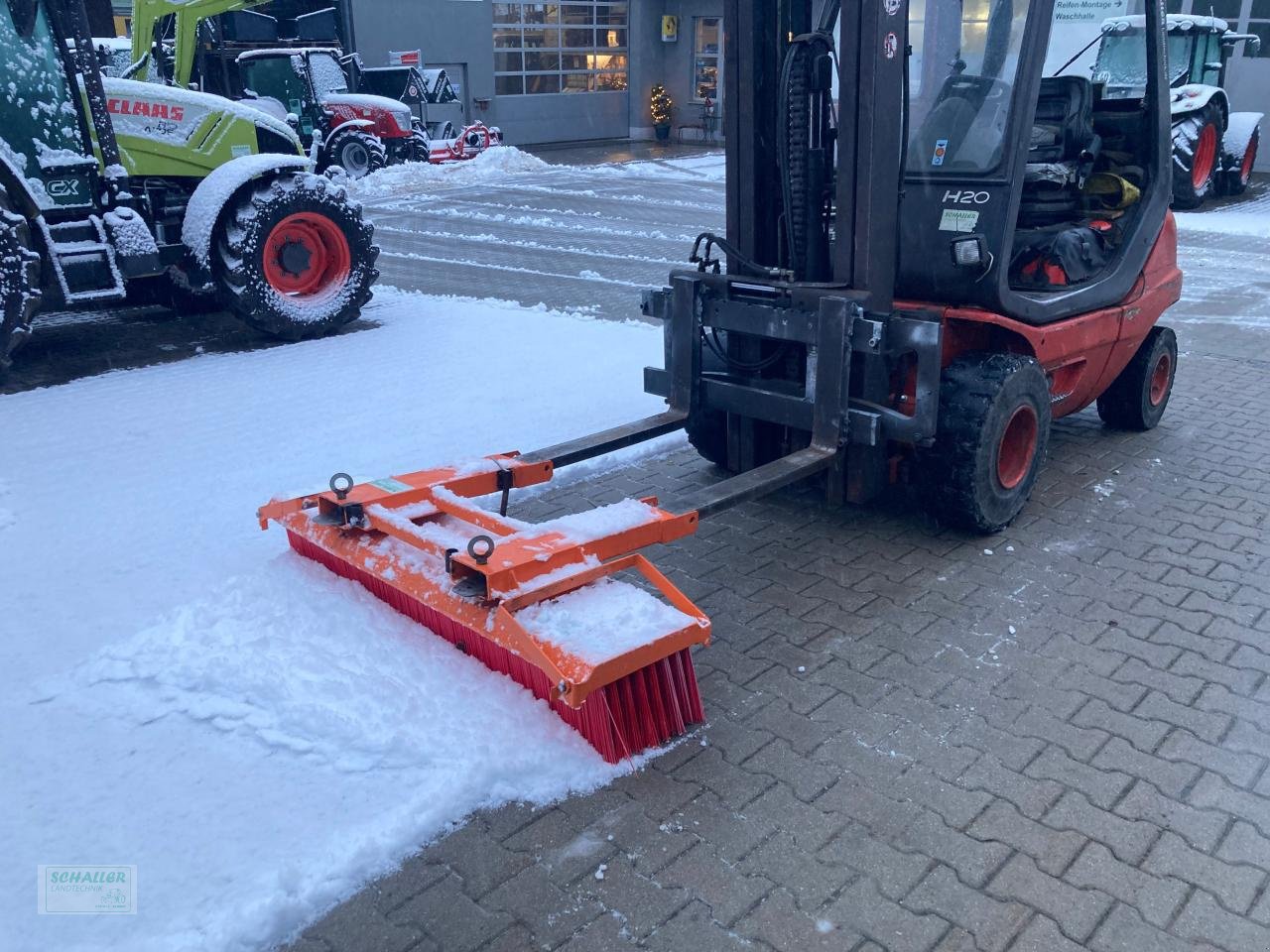 Sonstiges Traktorzubehör des Typs Sonstige AROS-Kehrbesen / Schneebesen SLB150cm f. Staplergabel-Aufnahme, ideal zum Schneekehren, Neumaschine in Geiselhöring (Bild 1)